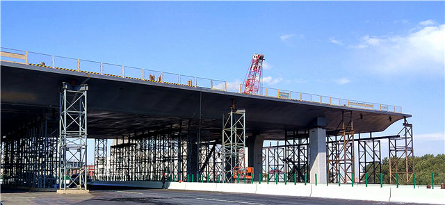 钢箱梁.jpg 钢箱梁.jpg